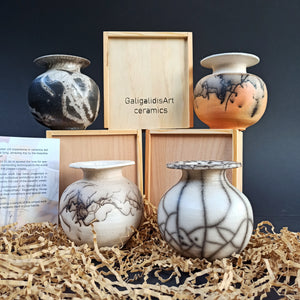 Orange & white with horse's hair & feather

"sfera" unique collection in a wooden box